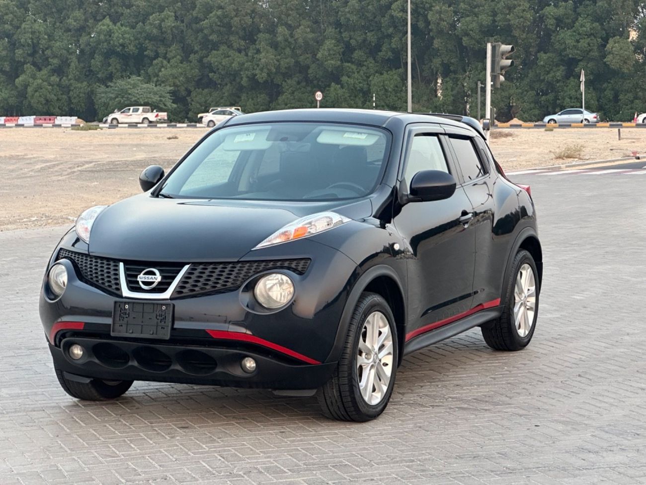 نيسان جوك موديل 2013 حاله ممتازه من الداخل و الخارج فل مواصفات فتحه وجلد ومثبت سرعه وتحكم كهربي كامل