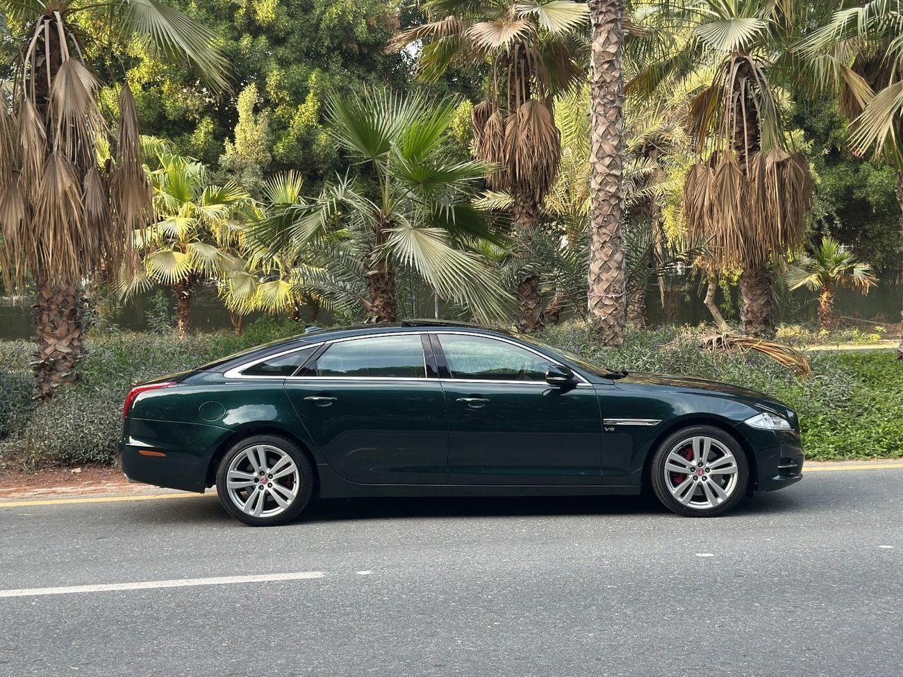 جاكوار XJ لاكجوري 3.0L V6 340 HP | 2014 | GCC Specs | Long Wheelbase Luxury Sedan | 125000 KM | Excellent Condi
