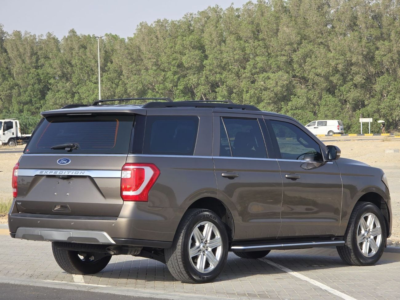 فورد إكسبيديشن XLT 3.5L (380 HP) FWD