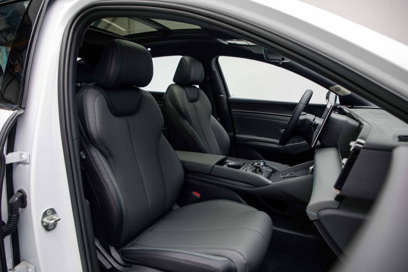 BYD Qin L DM-i ID Superior 1.5L - White Inside Grey | Export Only