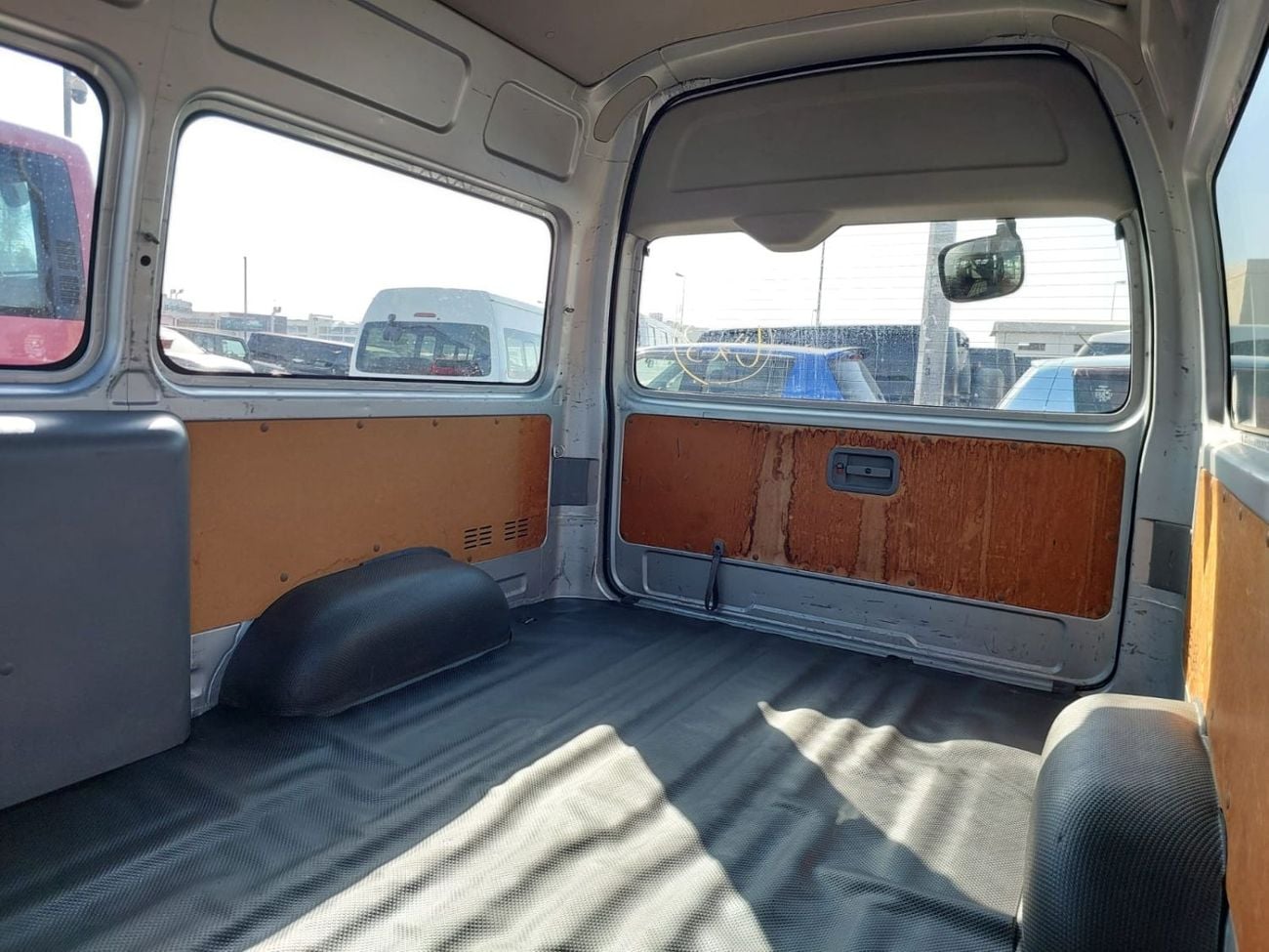 Toyota Hiace (RAMADAN OFFER) TOYOTA HIACE VAN RHD 2006 MODEL 2.5 L DIESEL AUTOMATIC(PM03353)