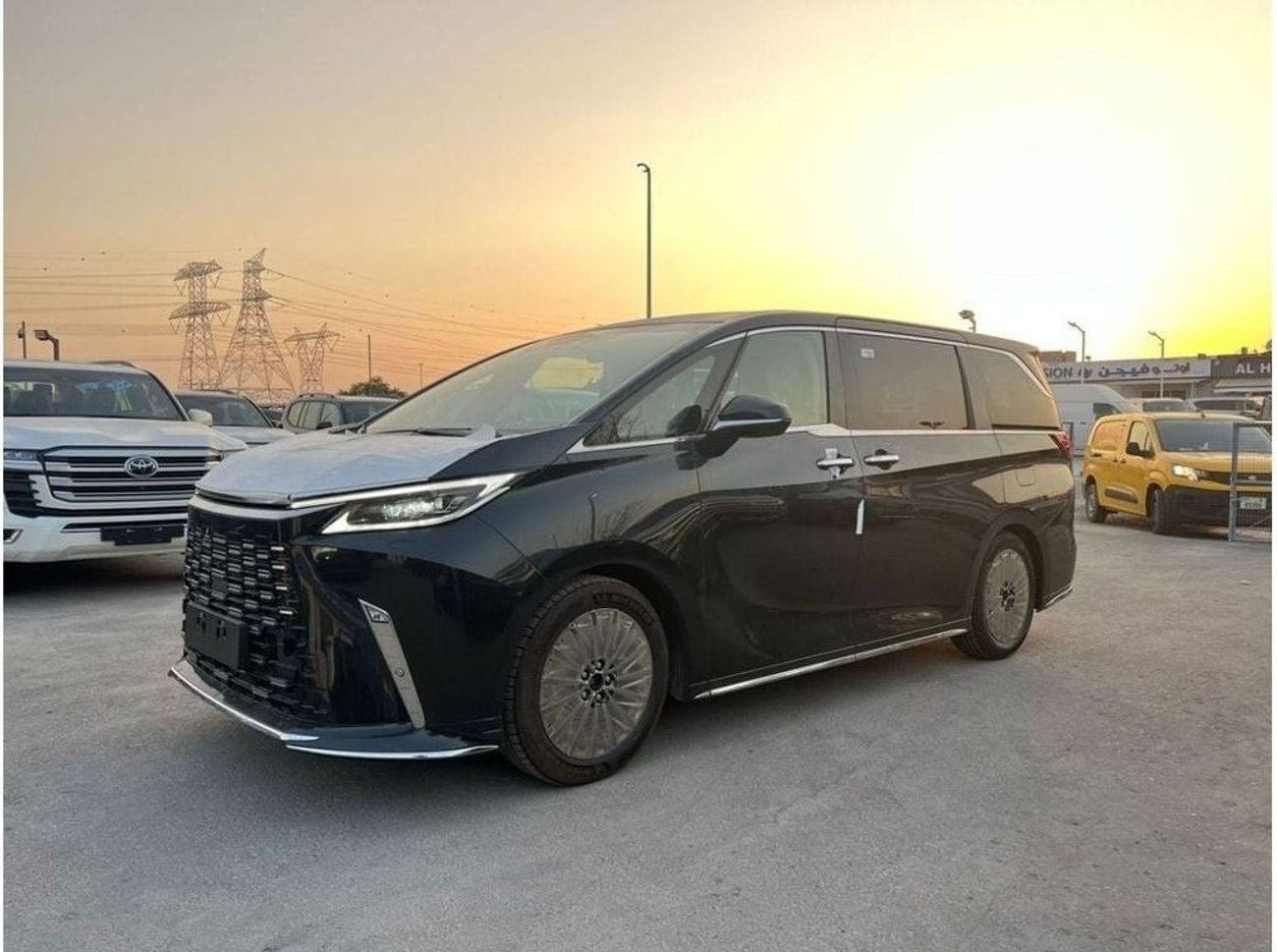 لكزس LM 350h VIP 4 Seater With TV