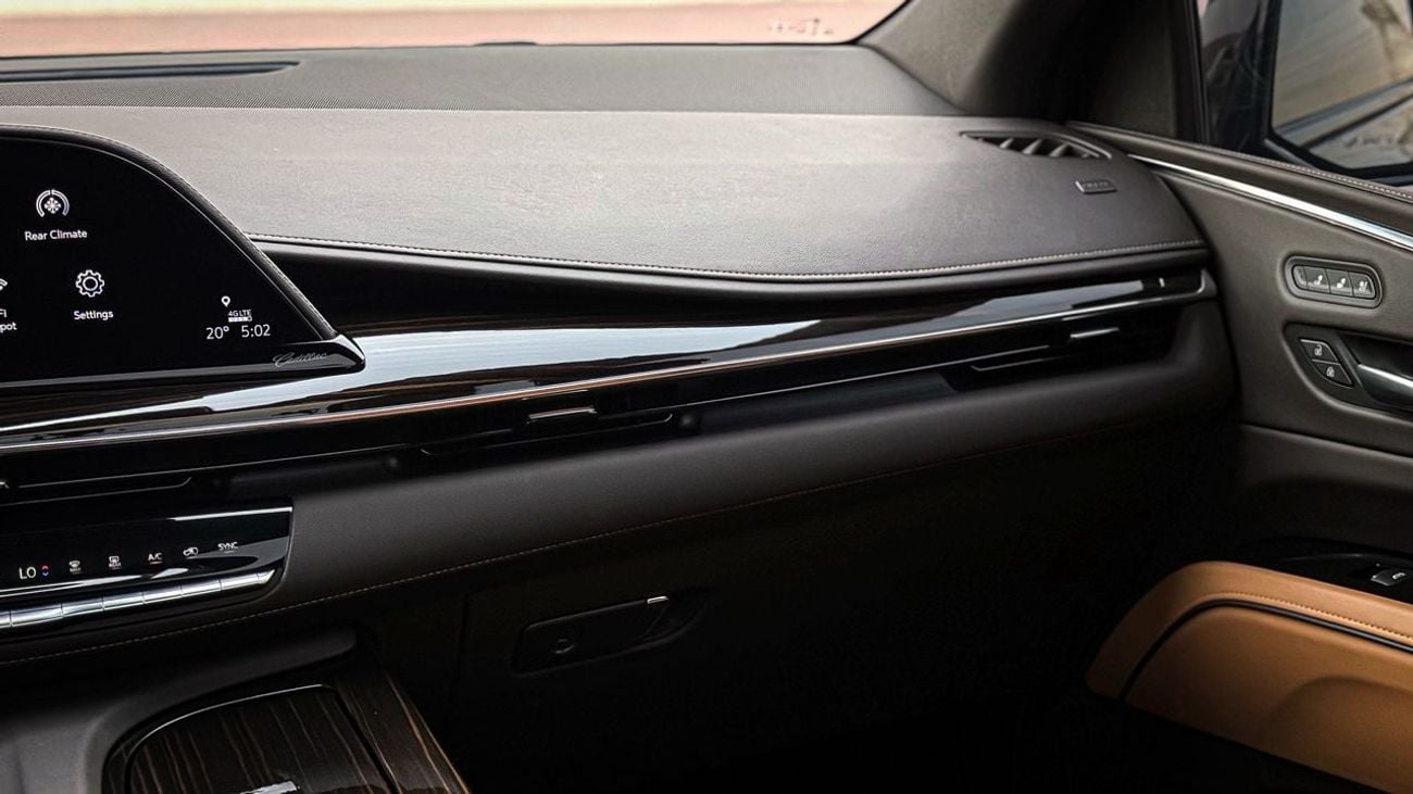 Cadillac Escalade Premium Luxury 6.2L 4WD Premium Luxury - 600 GCC