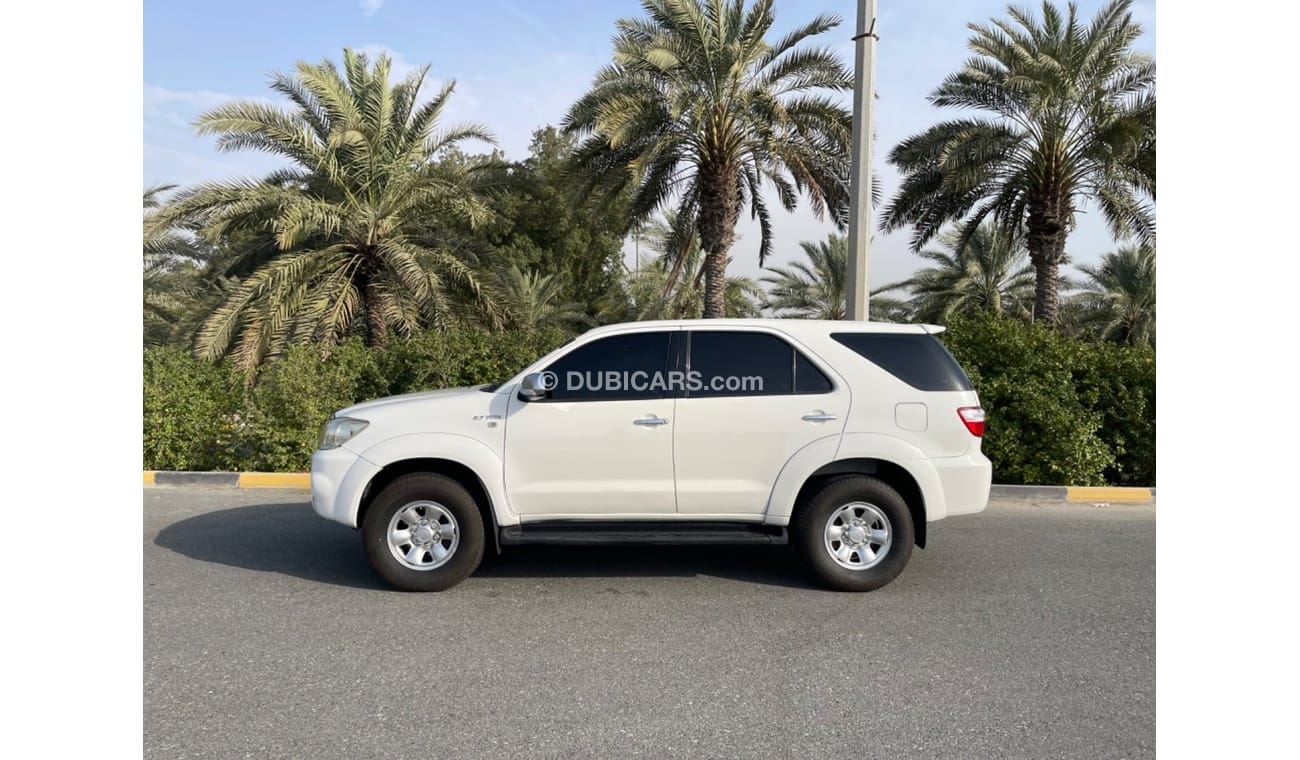 Toyota Fortuner Toyota  Fortuner (Gcc- SPEC) - 2011 - VERY GOOD CONDITION
