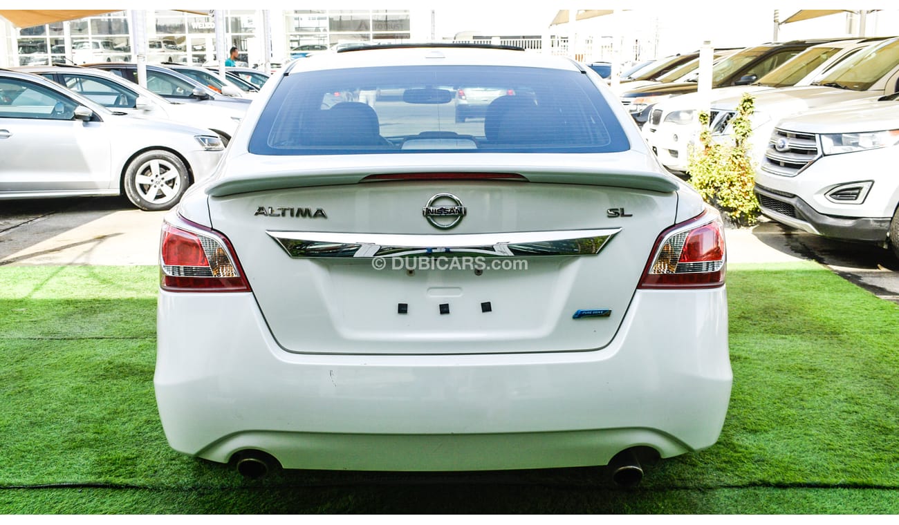 Nissan Altima White color inside Big Ward No.1 fingerprint slot, leather alloy wheels, camera screen control senso