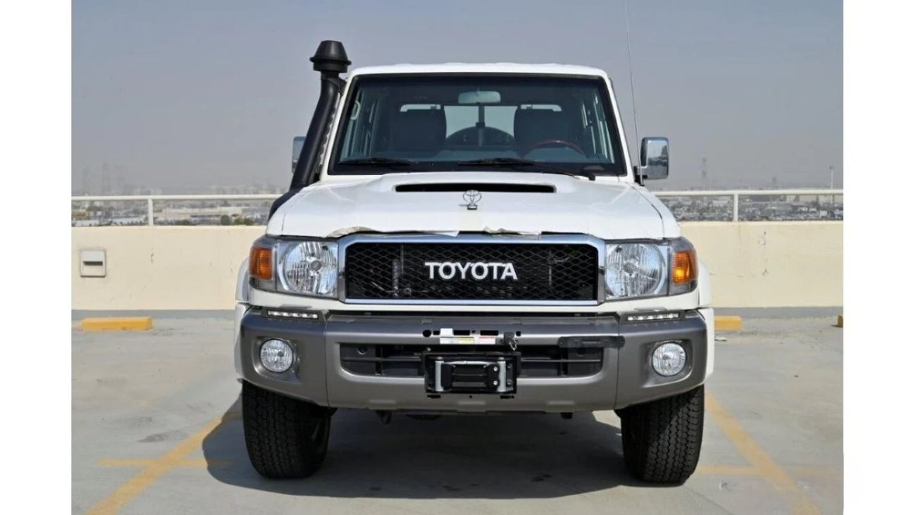 تويوتا لاند كروزر بيك آب 79 Double Cab Limited