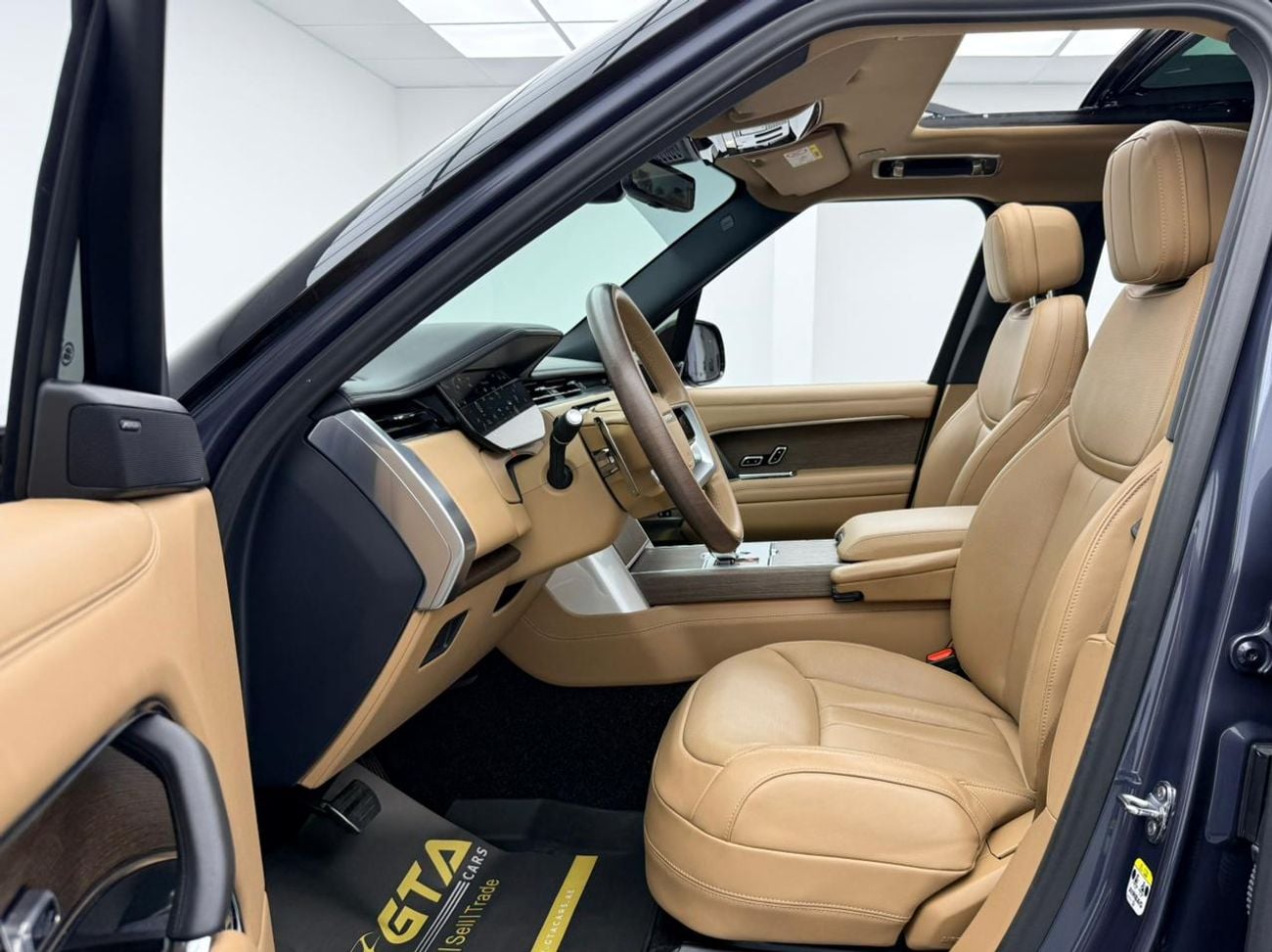لاند روفر رينج روفر 2025 Range Rover SE P360, 2030 RR Warranty + Service Pack, Full RR Service History, Very Low Km, GCC