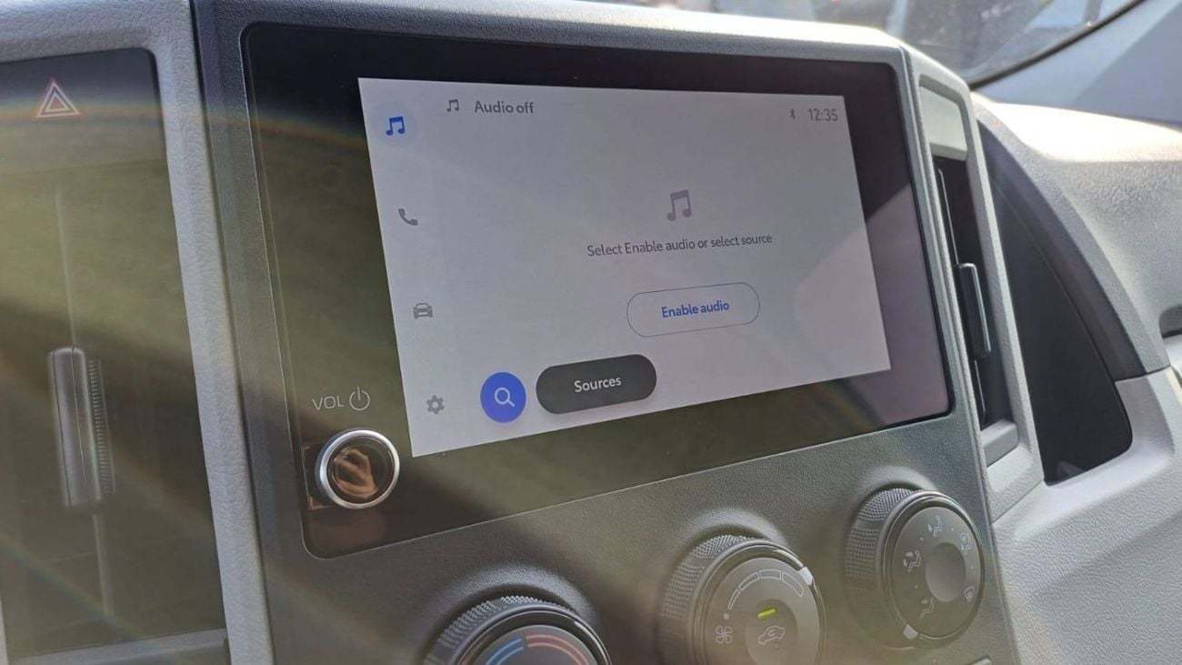 Toyota Hiace Van High Roof 2.8L (174 HP) M/T