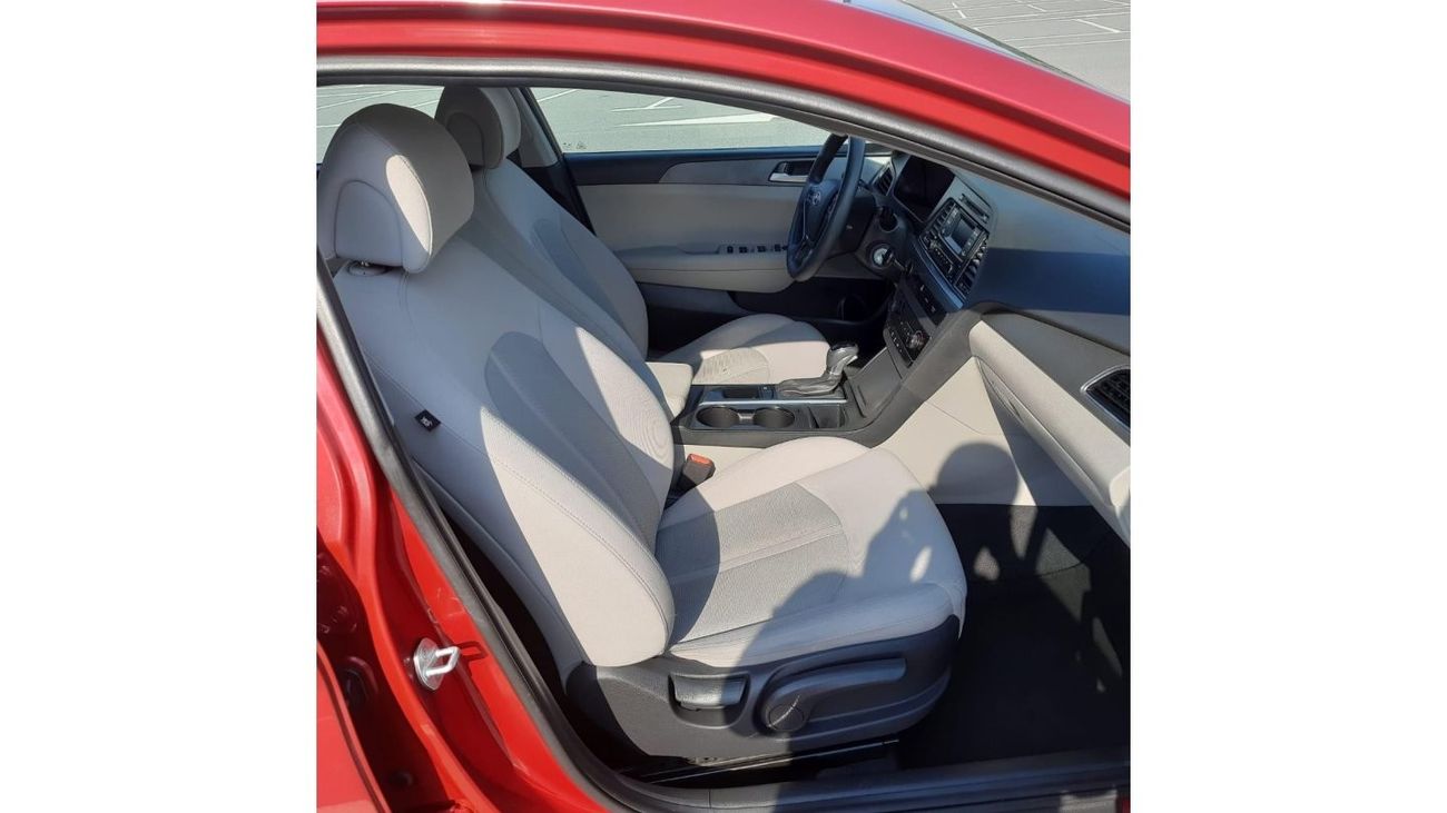 Hyundai Sonata GL Hyundai Sonata Se 2017 Red 2.4L 4 vin: 5NPE24AF4HH495067   ( UAS_ SPEC) VERY GOOD CONDITION