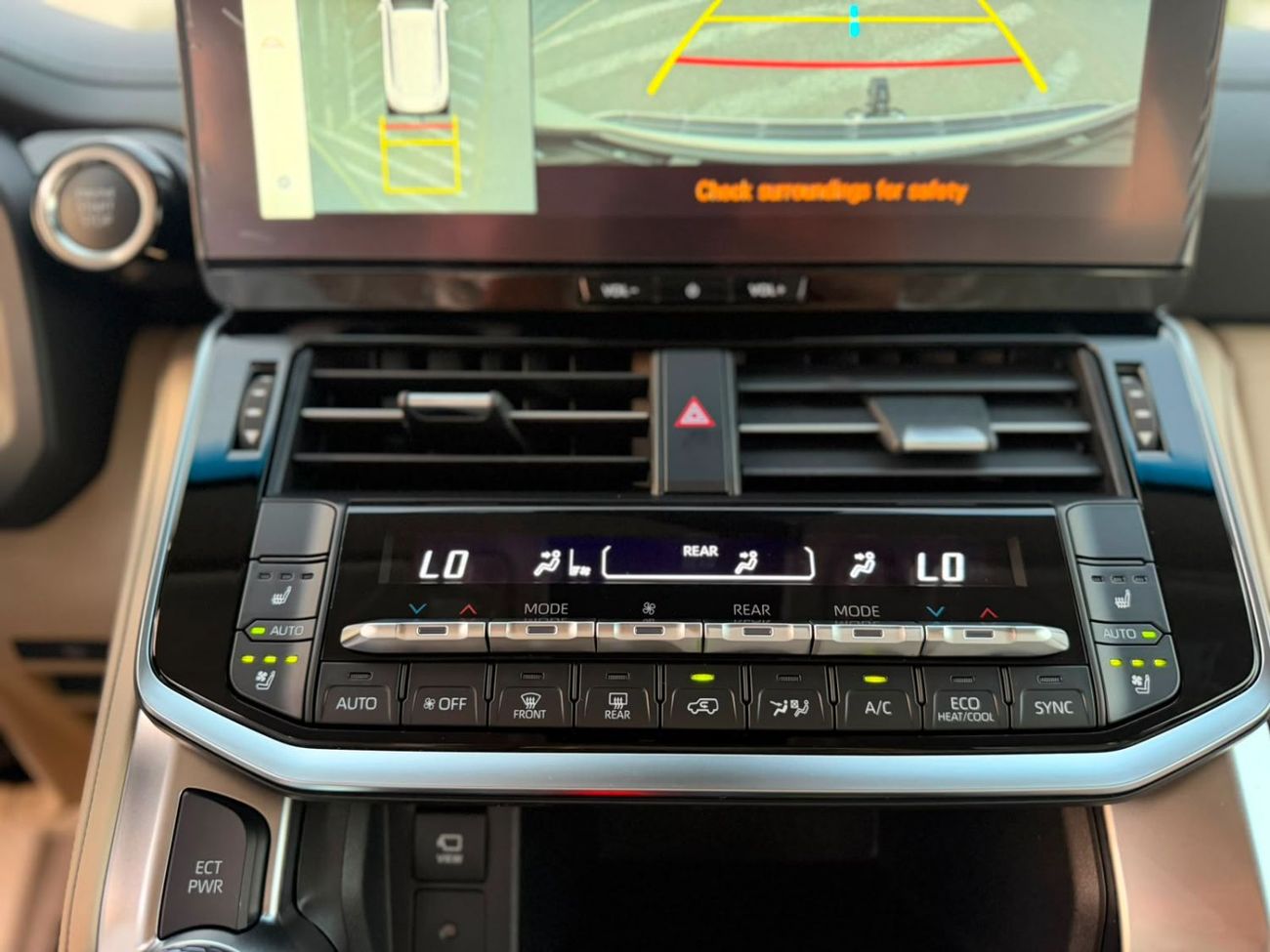 Toyota Land Cruiser VXR FUTTAIM SPECS
