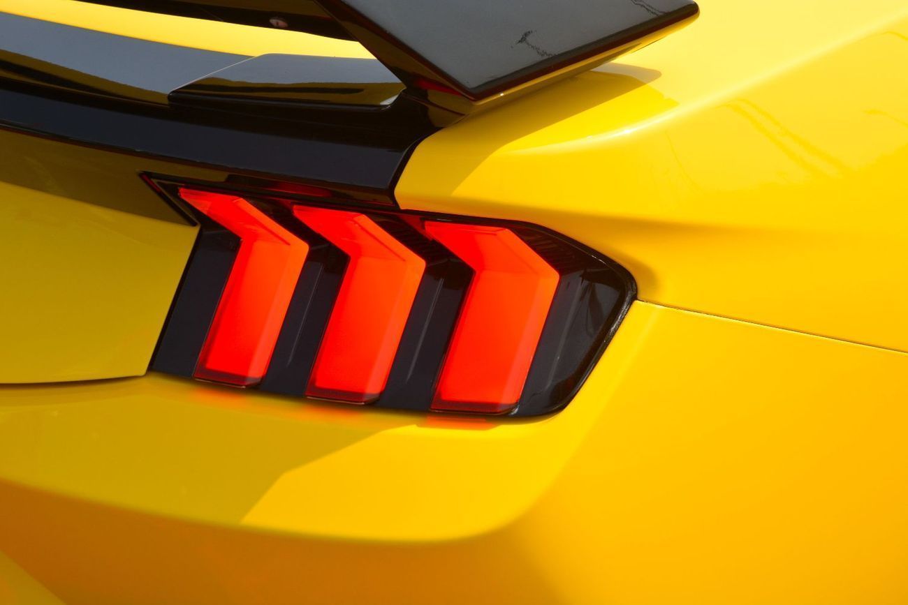 Ford Mustang EcoBoost 2.3L Coupe A/T BEAUTIFUL YELLOW MUSTANG