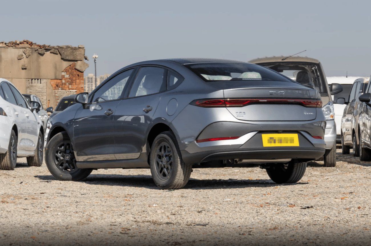 بي واي دي كين بلاس BYD QIN PLUS  DM - i 1.5L Plug-in Hybrid 55km Leading