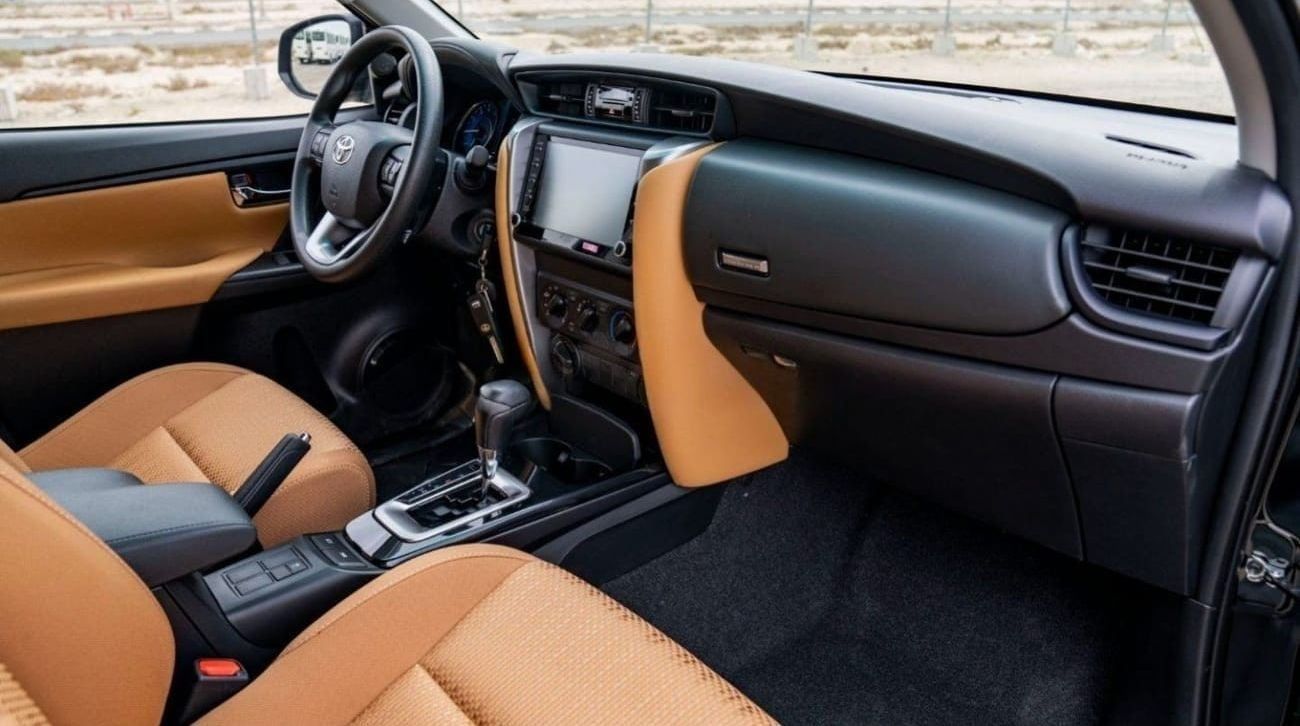تويوتا فورتونر Toyota Fortuner SR5 2.7L Petrol  4*2 MY2025