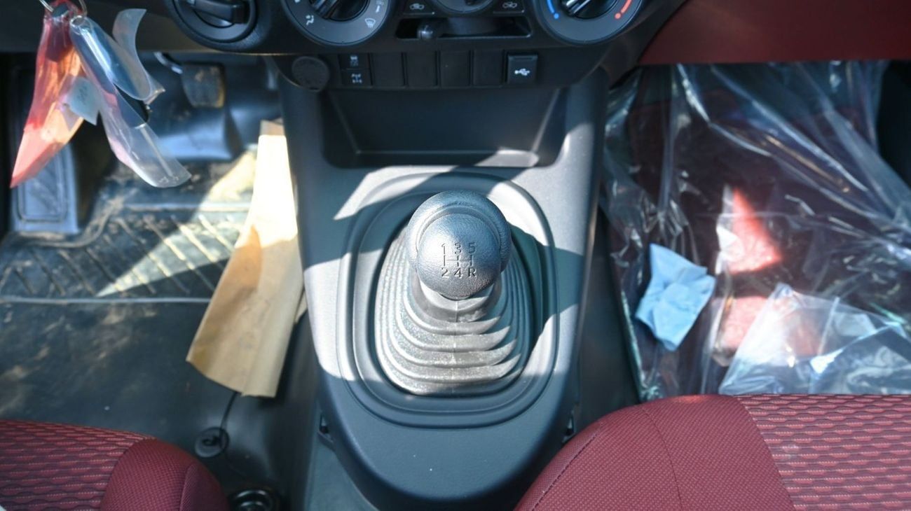 تويوتا هيلوكس GLS G SC 2.7L Petrol 4x4 with Diff Lock 2025YM