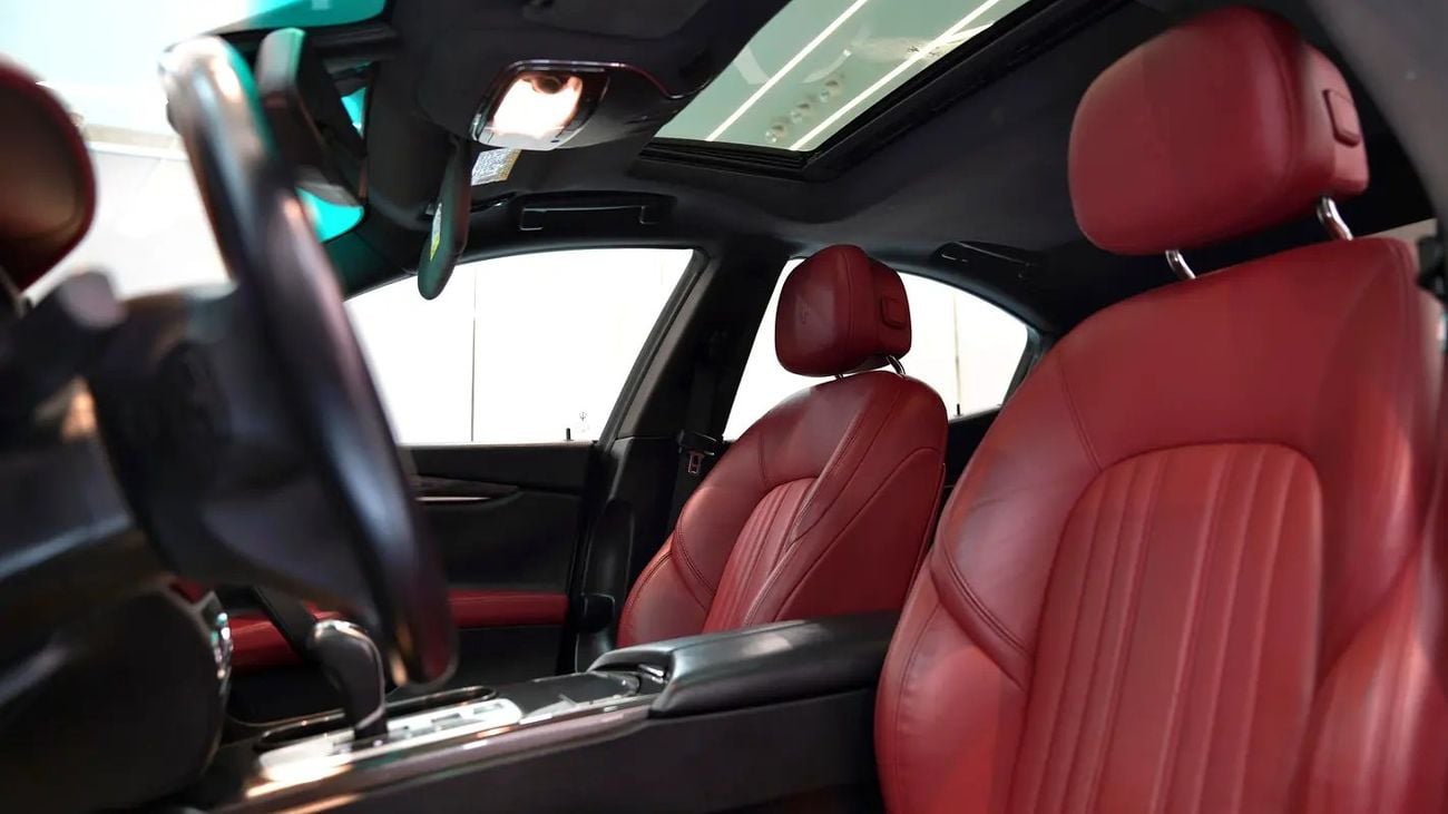 Maserati Ghibli BEST WHITE S Q4 V6 || TOP RANGE || GCC || RED INTERIOR || ACCIDENT FREE ||