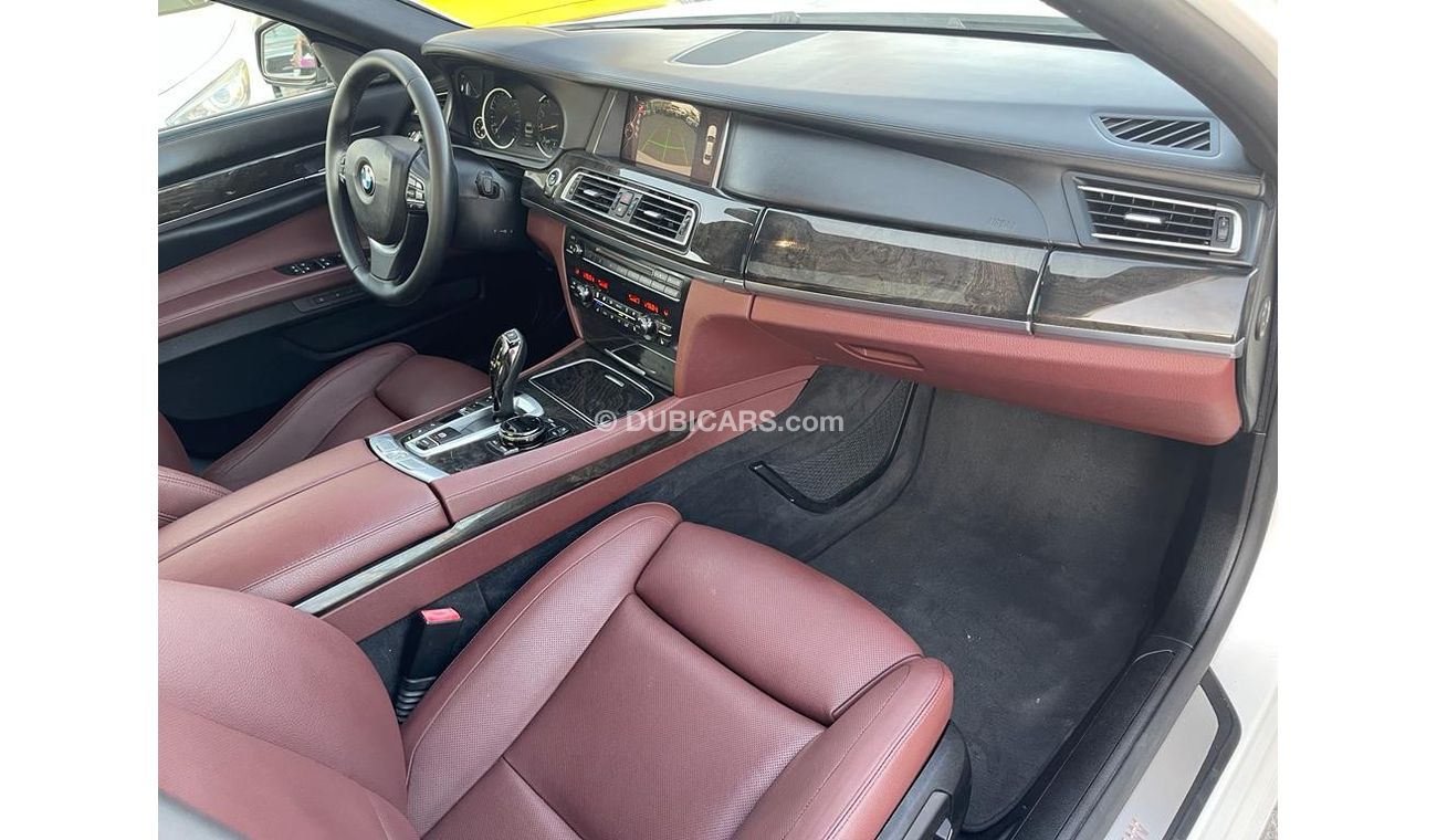 بي أم دبليو 750Li لاكجري