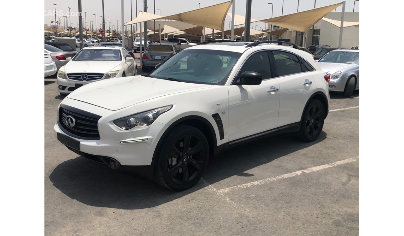 Infiniti QX70 Infinity QX70S model 2015 GCC car prefect condition full option low mileage sun roof leather seats b