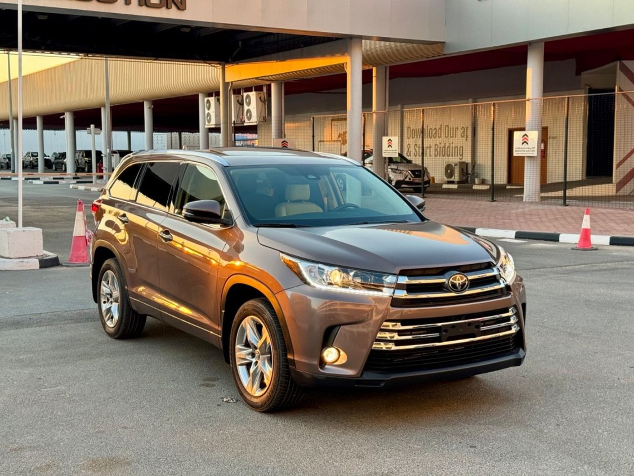 Toyota Highlander 2018 LIMITED EDITION 4x4 LOW MILEAGE FULL OPTION USA IMPORTED