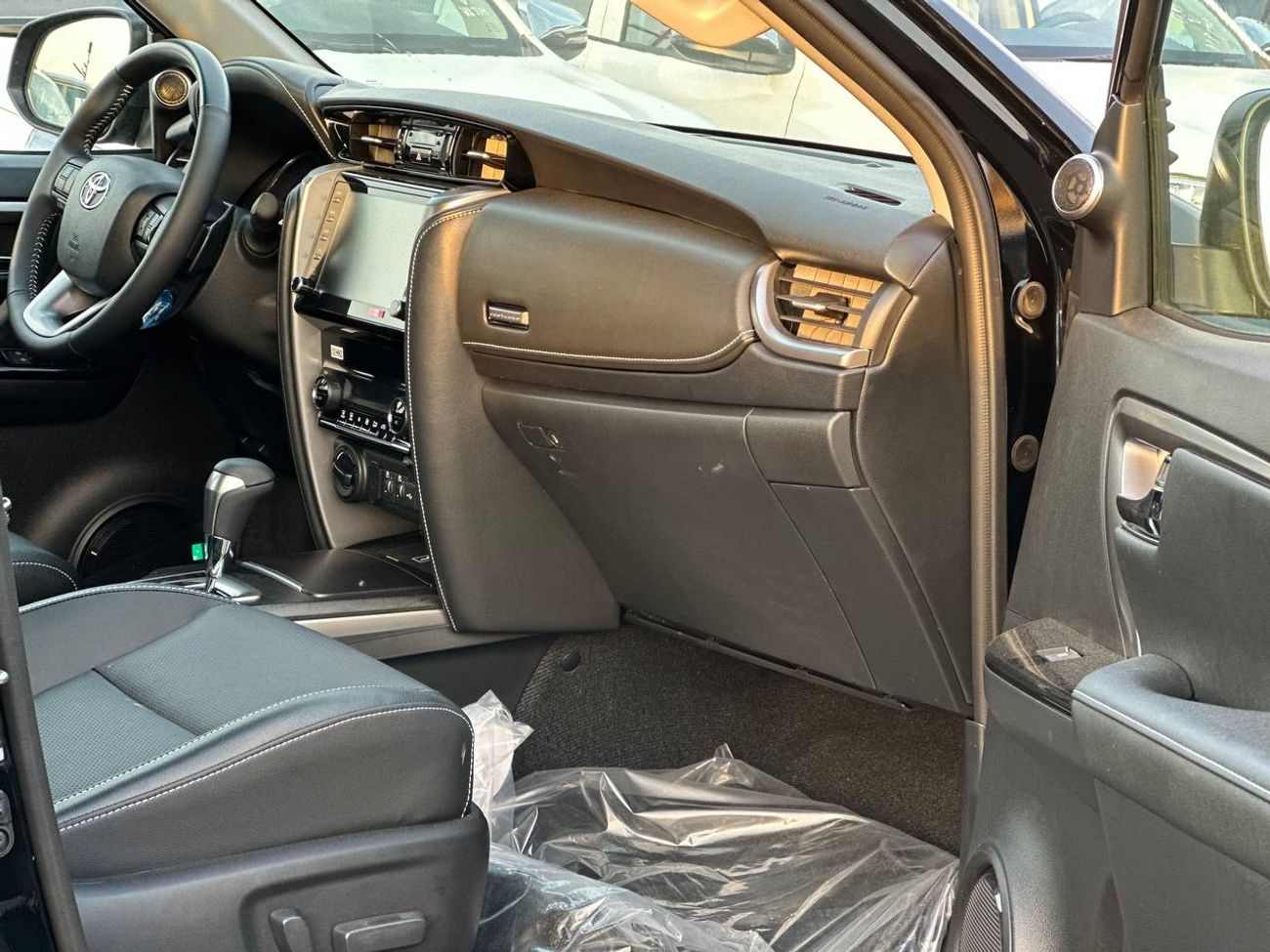 تويوتا فورتونر 4.0L PTR A/T // 2025 // High Option with DVD&Back Camera , Leather & Cooling Seats , Wireless Charge