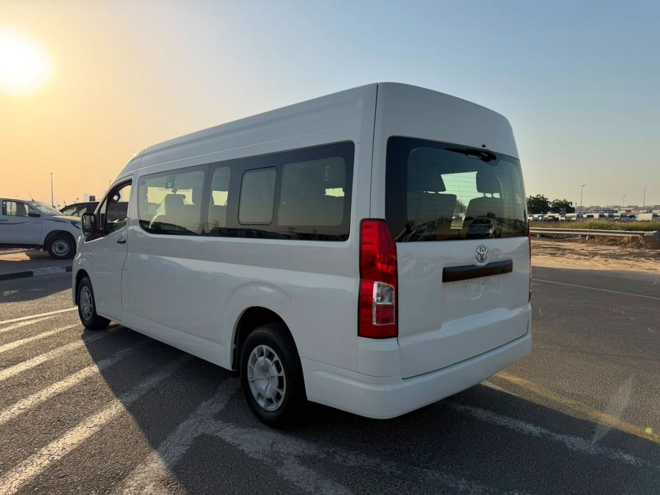 تويوتا هاياس 2020 Toyota Hiace 3.5L V6 GCC- Passenger - Patrol - Manual - 13 Seater - No Accident