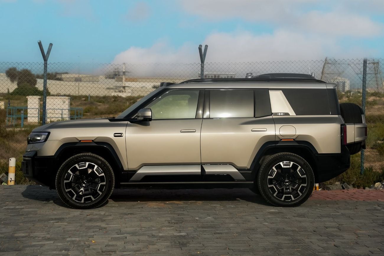 BYD Leopard 8 2025 BYD Leopard 8 with drone plug in Hybrid 2.0L 7 seater 0KM