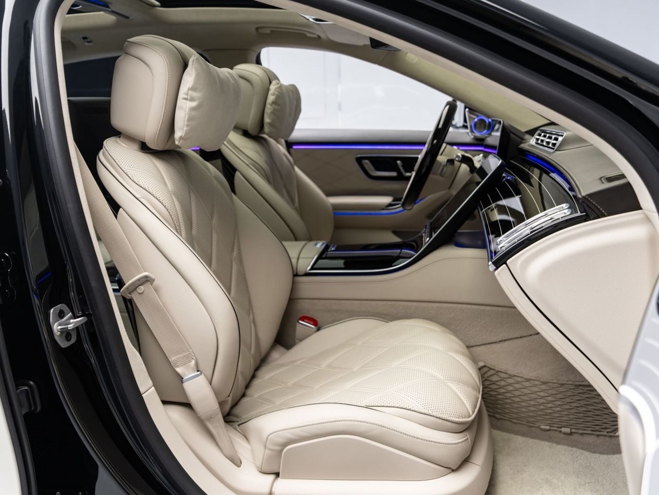 Mercedes Maybach S680 Maybach BUY NOW, PAY 2027 | THE BLACKLINE STANDARD | 2027 Mercedes Warranty + Service Contract, Low KMs, GCC
