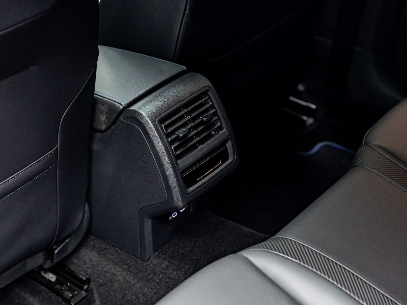 فولكس واجن جولف ار Base 2.0T