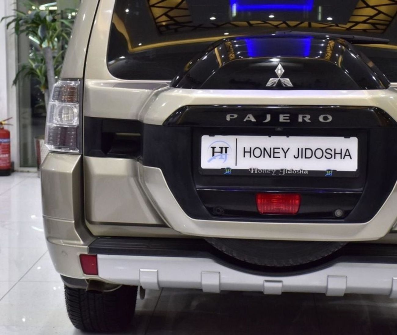 ميتسوبيشي باجيرو EXCELLENT DEAL for our Mitsubishi Pajero GLS ( 2016 Model ) in Gold Color GCC Specs