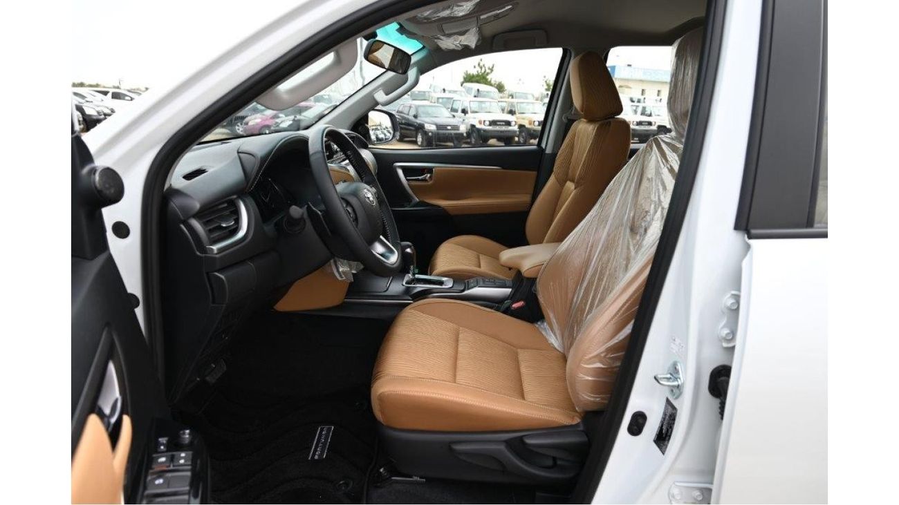 تويوتا فورتونر 2.4L Diesel 4WD 7 Seat Automatic