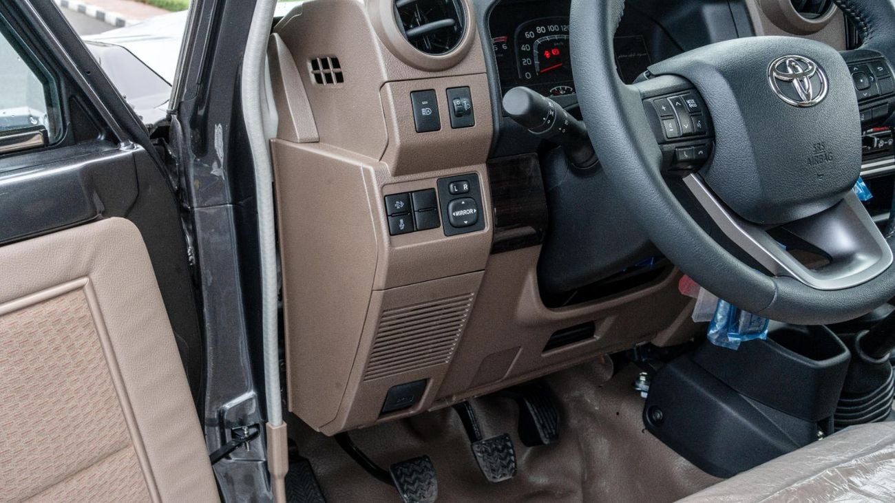 تويوتا لاند كروزر بيك آب 2026 Toyota Land Cruiser LC79 2.8L MT Diesel (Gray-Brown)