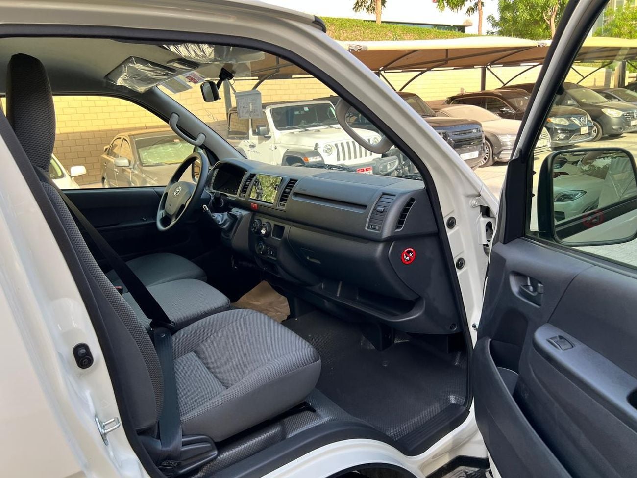 Toyota Hiace 2025 Toyota Hiace Deluxe 15-Seater Standard Low-Roof 2.5L 4-Cyl Diesel M/T RWD Only For Africa