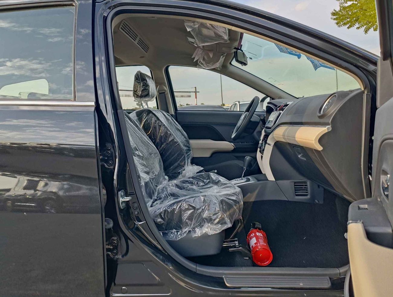 Toyota Rush G, 1.5L 4CY Petrol, 17" Rims, Push Start, Rear A/C (CODE # RU15B)