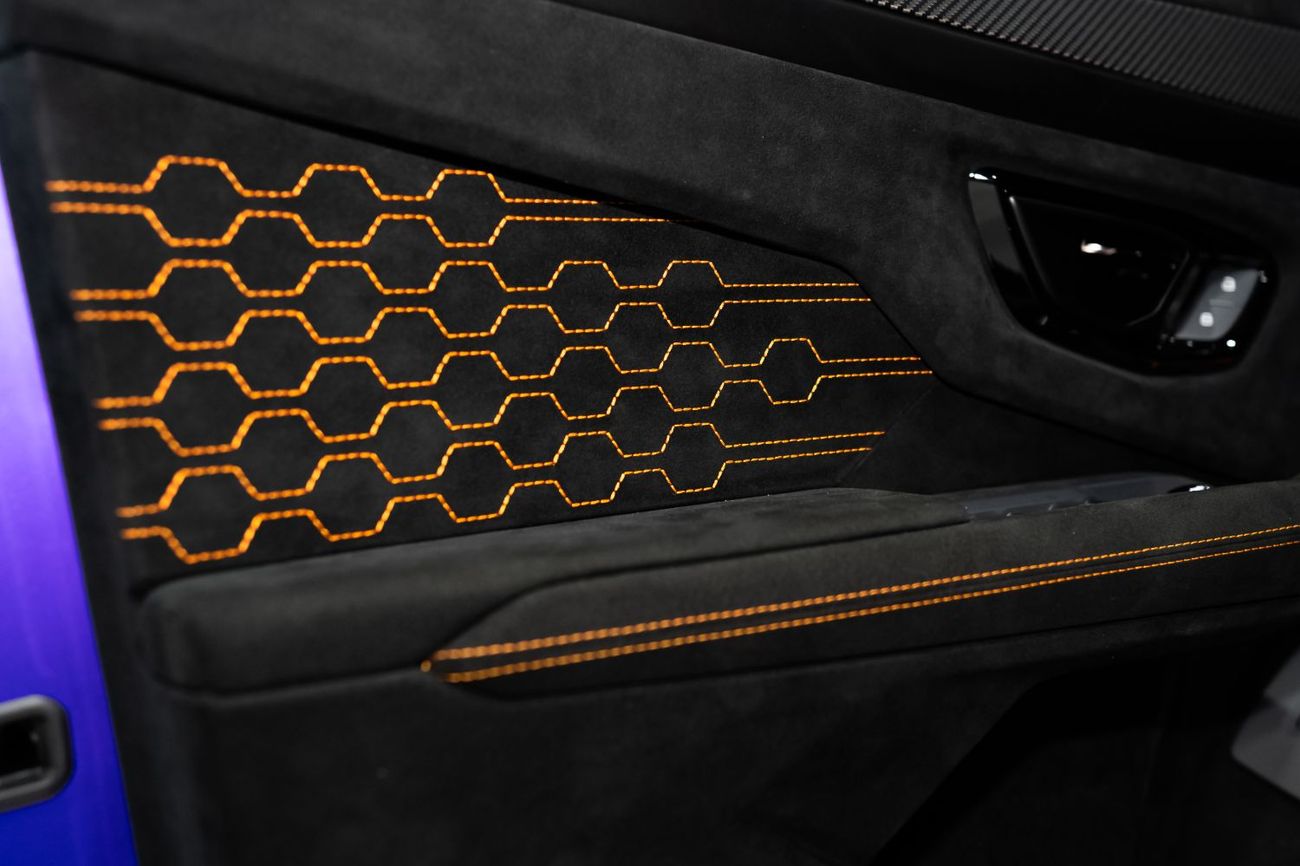 لامبورغيني اوروس 4.0T V8 Performante URUS PERFORMANTE | FULL CARBON INT/EXT | EXTENDED PERFORMANTE TRIM | SUNSHINE PA