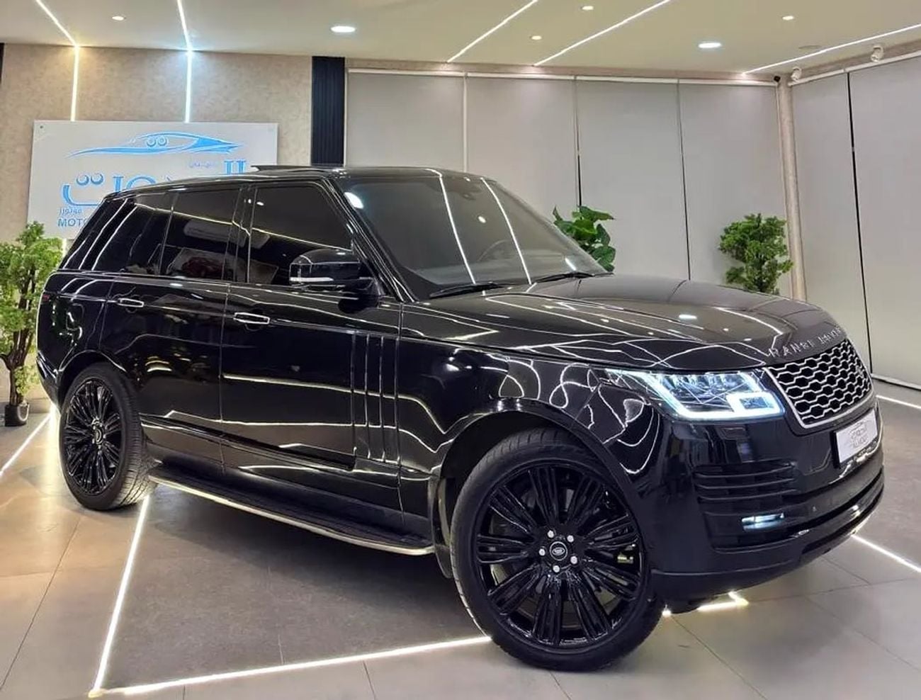 Land Rover Range Rover VOGUE SE AUTOBIOGRAPHY FACELIFT || RR VOGUE V8 || GIVEN WARRANTY || TOP RANGE || GCC || VIP CONSOLE