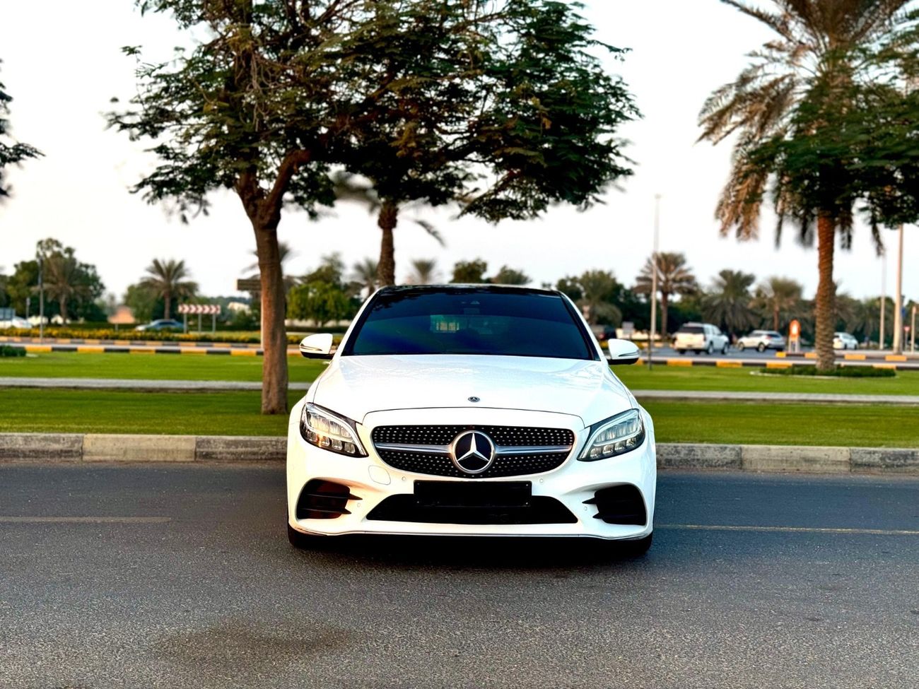 مرسيدس بنز C 200 MERCEDES C200 MODLE 2019 GCC SPACE FULL OPTION 360 CAMERA