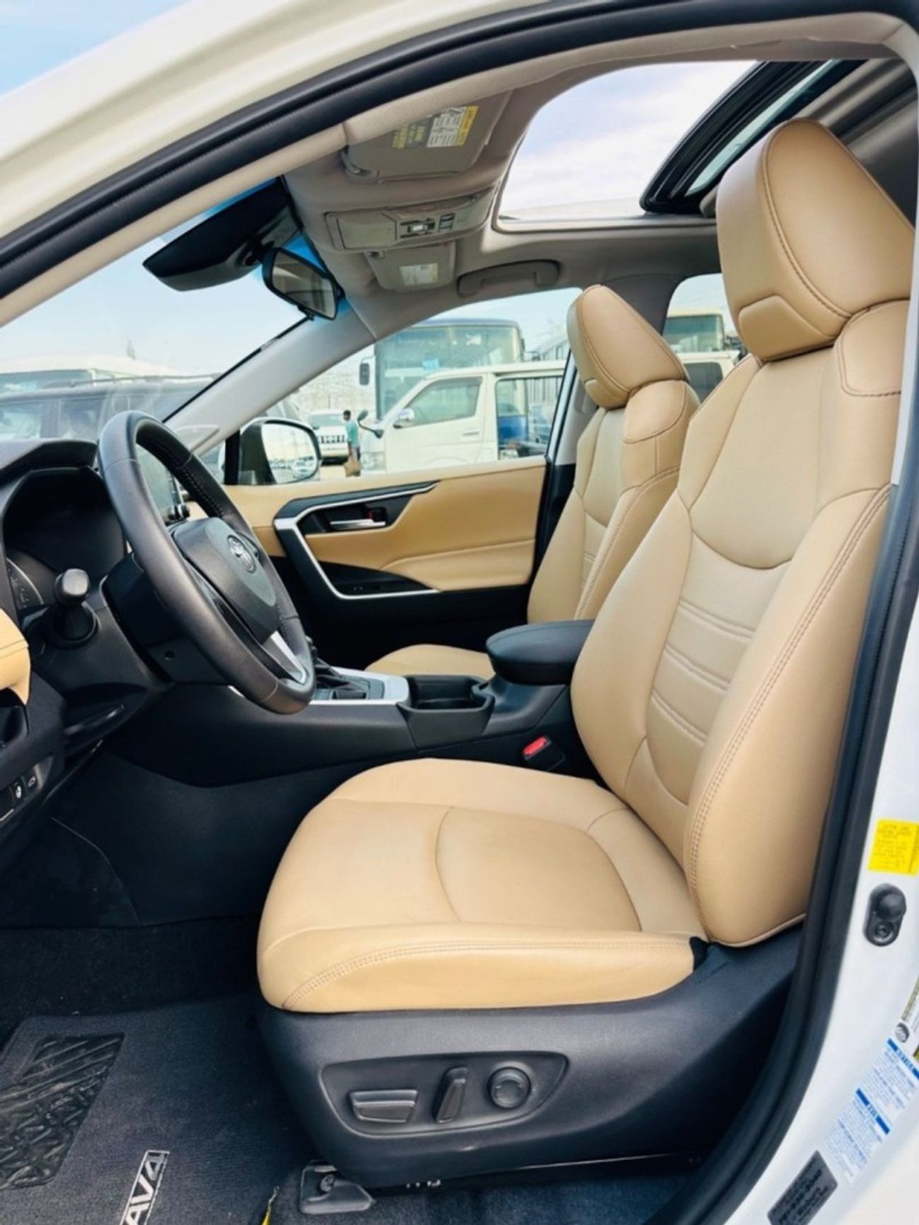 Toyota RAV4 XLE premium, sunroof,leather seats,JBL ,limited rims