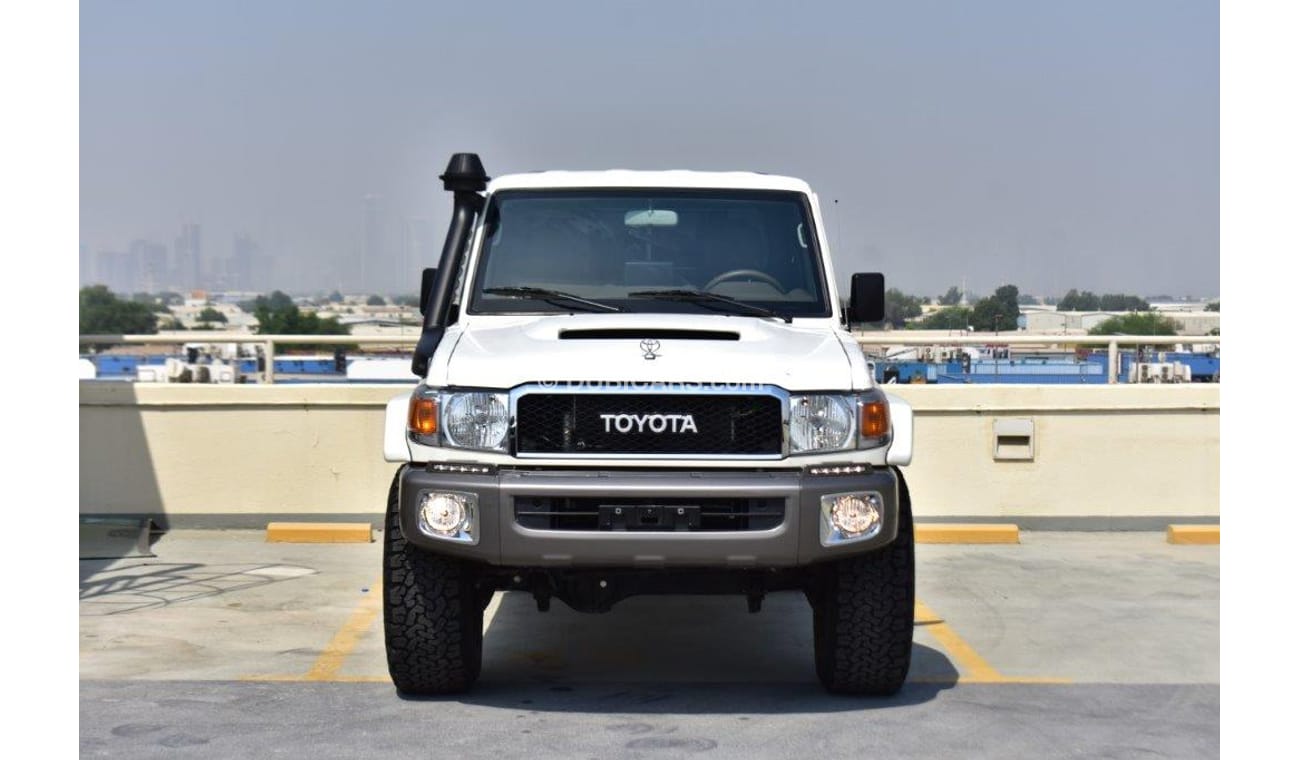 Toyota Land Cruiser Pick Up Double Cab  V8 4.5L   MT