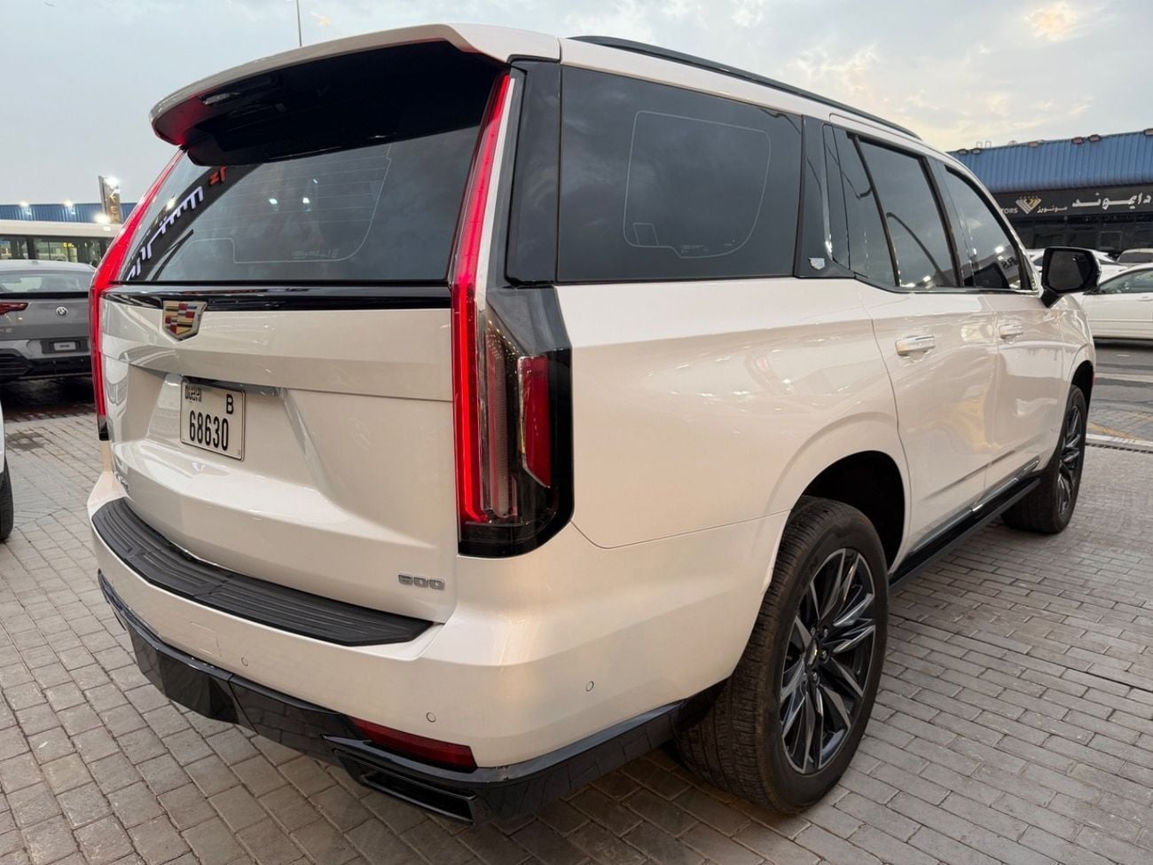 Cadillac Escalade SPORT PLATINUM Luxury 6.2L Luxury600 GCC.