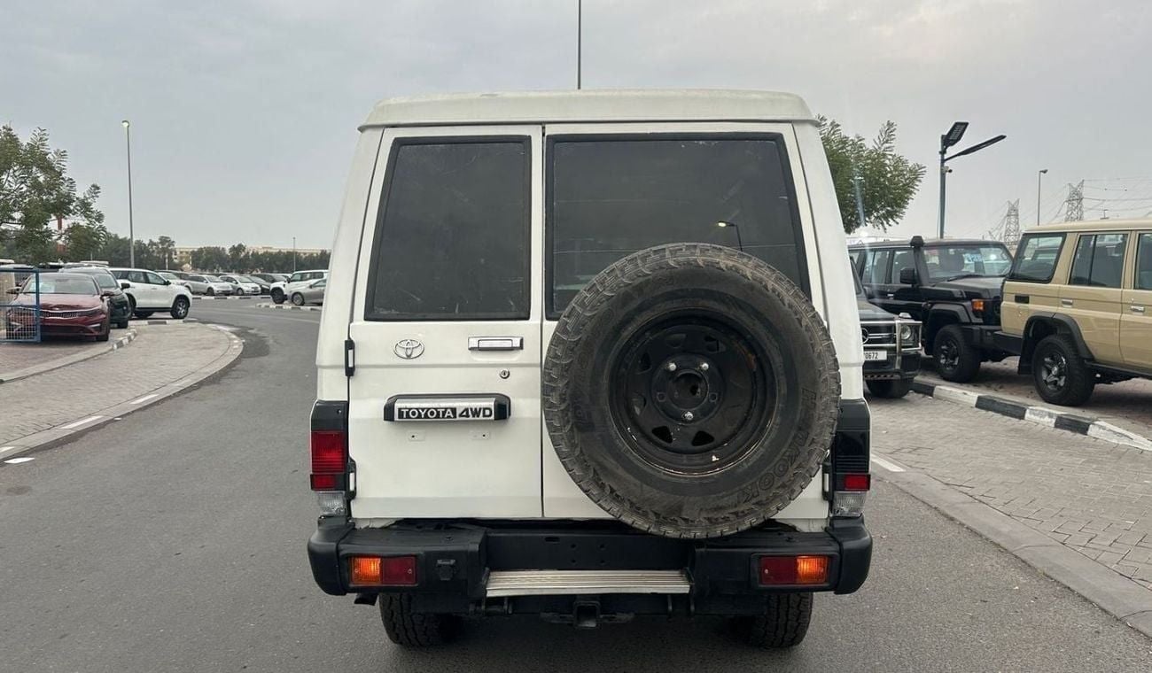 تويوتا لاند كروزر 70 RHD DIESEL V8 MANUAL