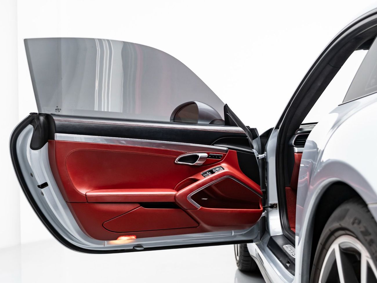 Porsche 911 Carrera 4S 3.8L Coupe 2015 Porsche 911 Carrera 4S, 1 Year Munich Motor Works Warranty, Low KMs, GCC