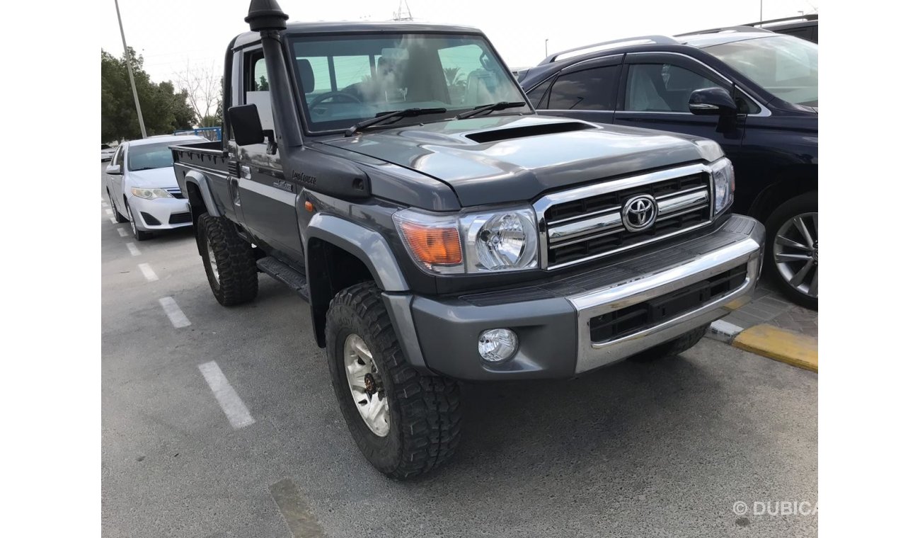 تويوتا لاند كروزر بيك آب Toyota Land Cruiser Pickup GXL single cab pick up diesel manual 1VD 4.5 diesel for export only -