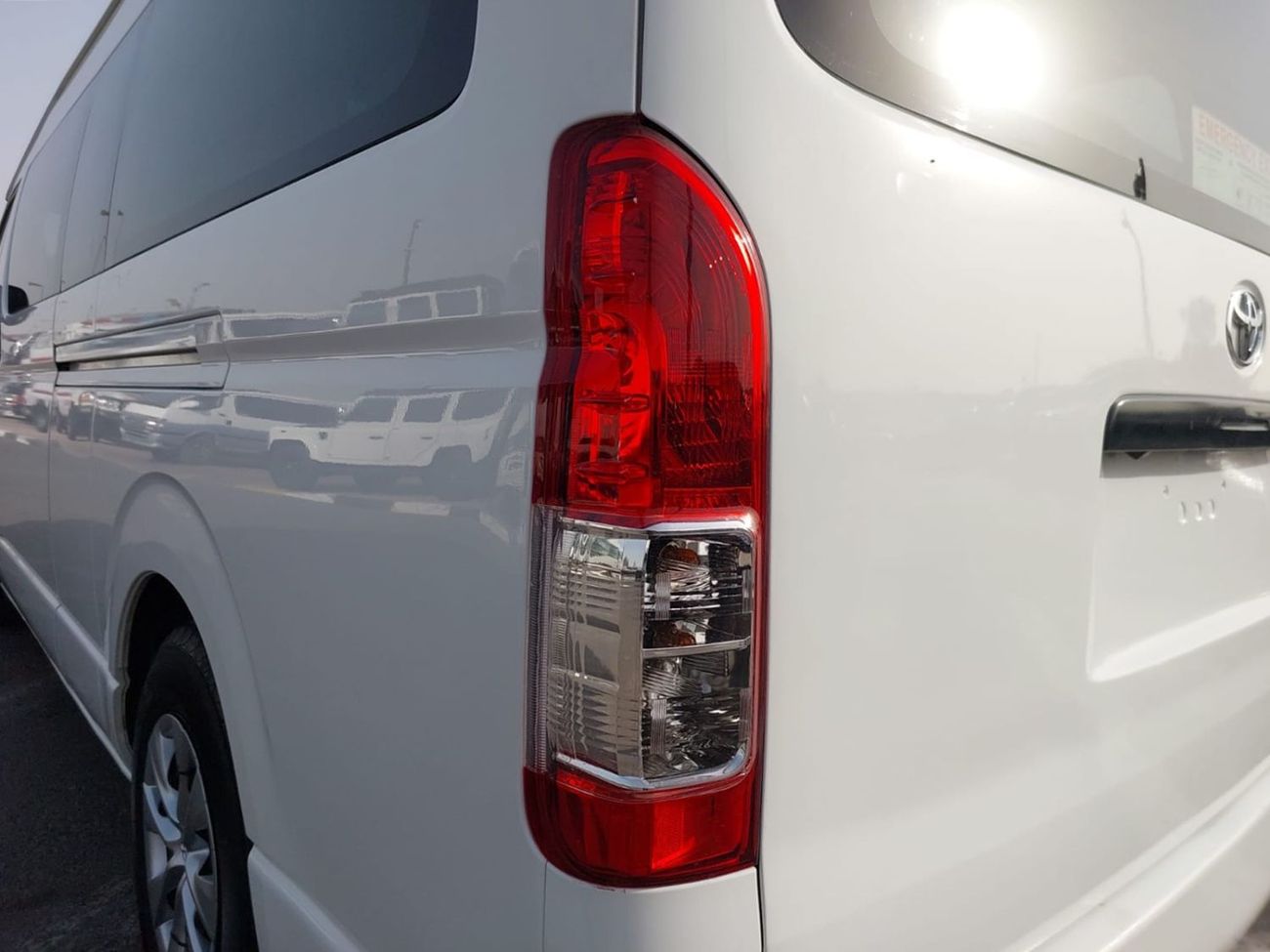 تويوتا هاياس TOYOTA HIACE COMMUTER VAN RHD 2017 MODEL 2.7 L PETROL AUTOMATIC(PM83742)