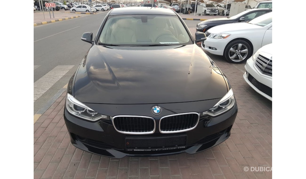 بي أم دبليو 316i بي ام دبليو موديل 2015 خليجي السياره حاله وكاله من الداخل والخارج فل اوبشن الموتر معاه مفتاحين