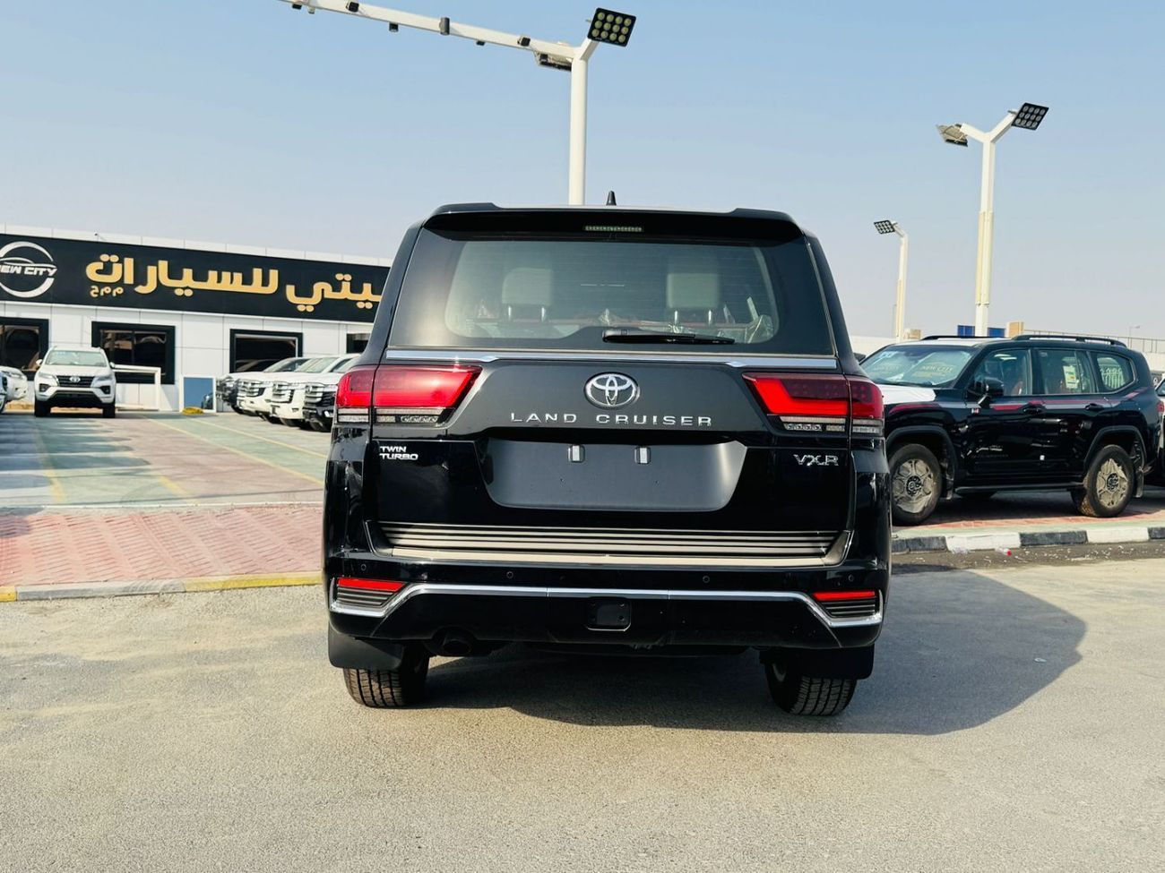 Toyota Land Cruiser LC300 VXR 3.5L TWIN TURBO F/O A/T BLACK INSIDE RED 2025