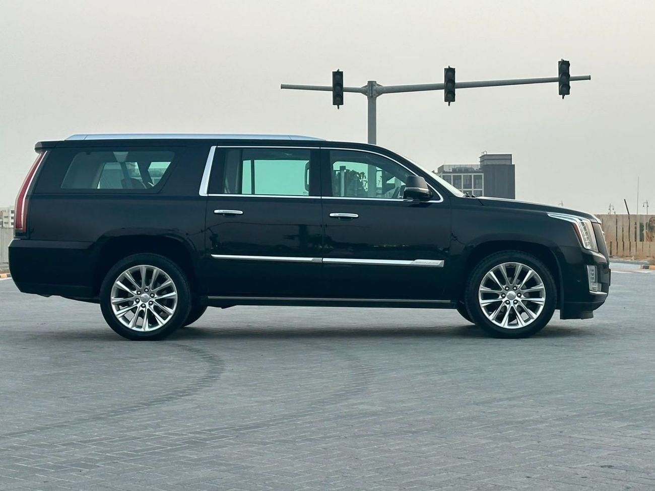 Cadillac Escalade Iq