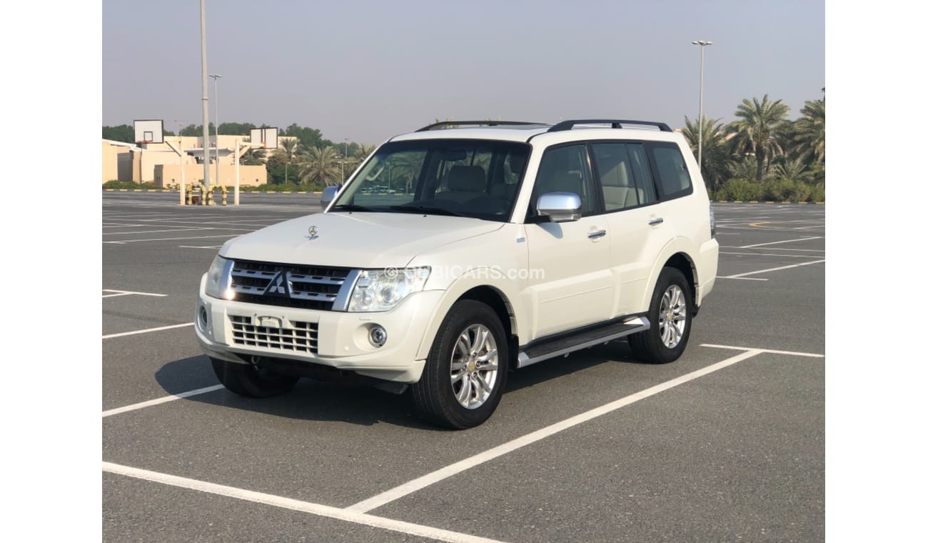 ميتسوبيشي باجيرو GLS ميتسوبيشي باجيرو موديل 2014 خليجي فل مواصفات كراسي جلد ومثبت سرعه وتحكم كهربي كامل ونظام صوت ممت