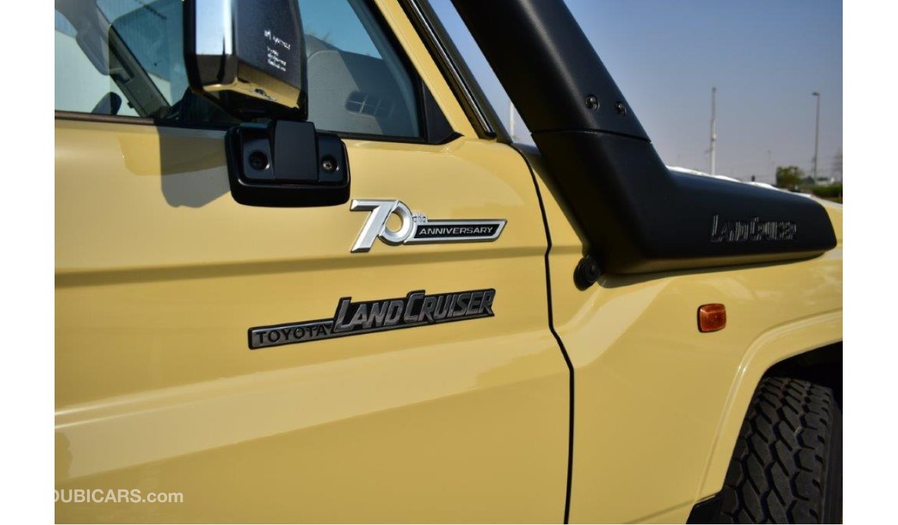 تويوتا لاند كروزر 70 78 LONG WHEEL BASE SPL V8 4.5L TURBO DIESEL 4WD 9 SEAT MANUAL TRANSMISSION