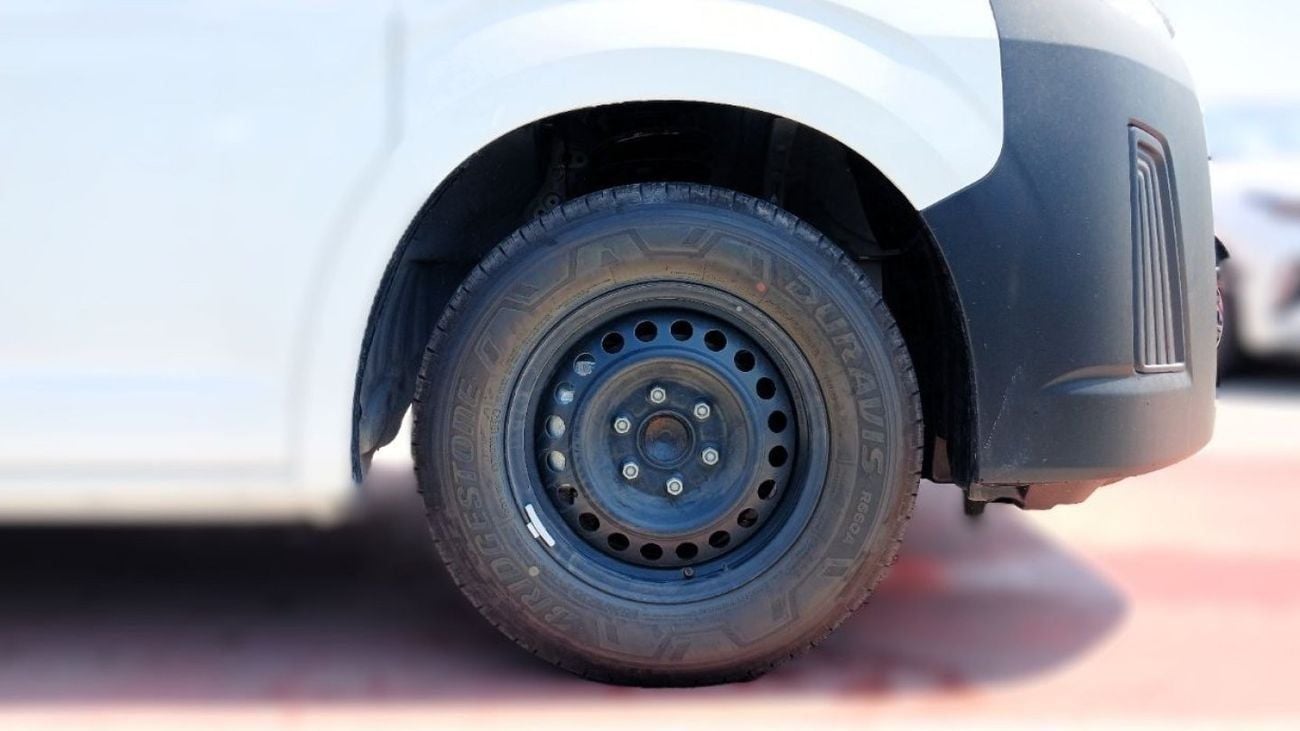 Toyota Hiace DLS - STD ROOF Toyota HiAce 2.8L Diesel Manual 13-seater  2025YM