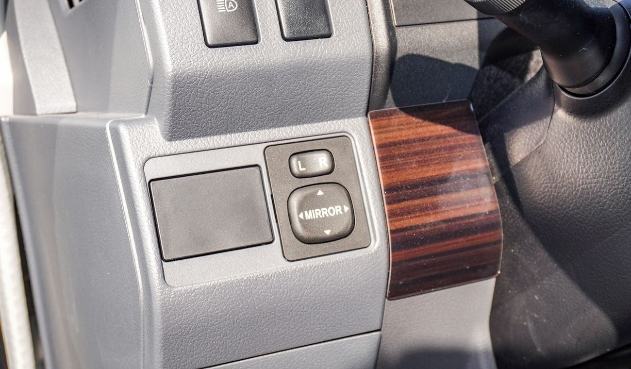 تويوتا لاند كروزر 70 LX 4.0L V6 A/T