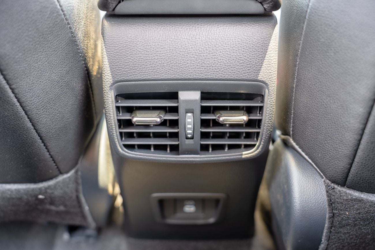 تويوتا ليفين تويوتا ليفين سبورت 2025 النسخة السوداء 1.8 لتر هجين